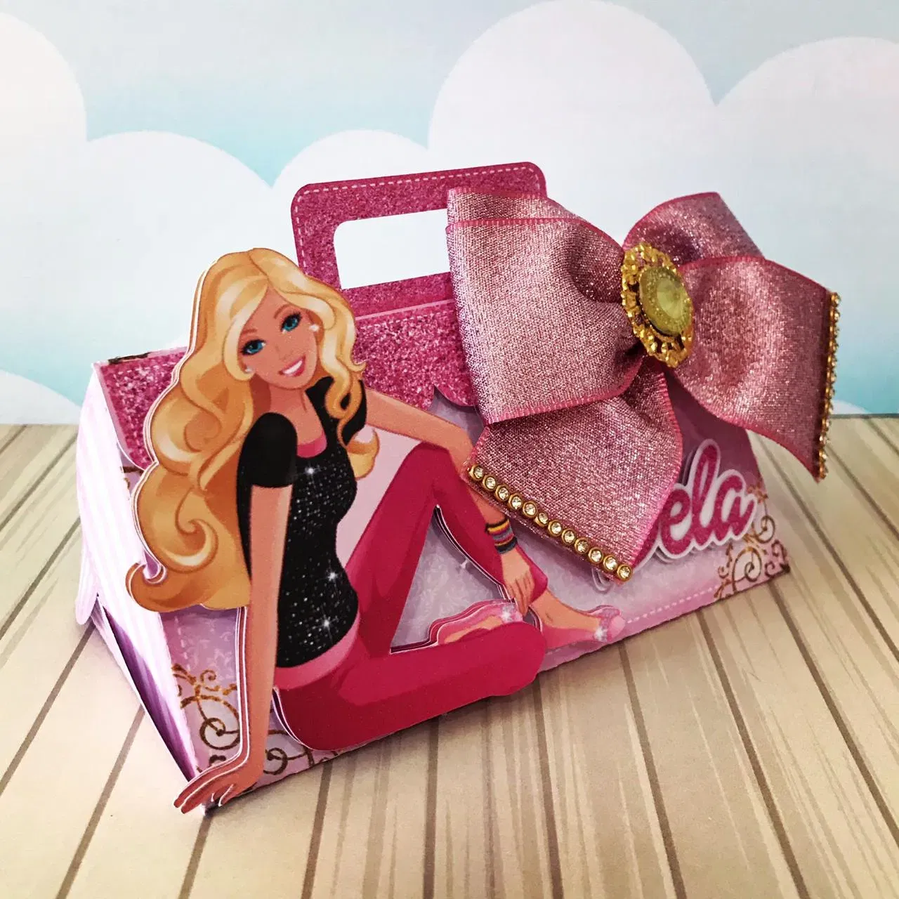 Molde de topo de bolo temático Barbie nos formatos Studio, PNG e PDF para impressão em alta resolução e decoração de festas de aniversário.