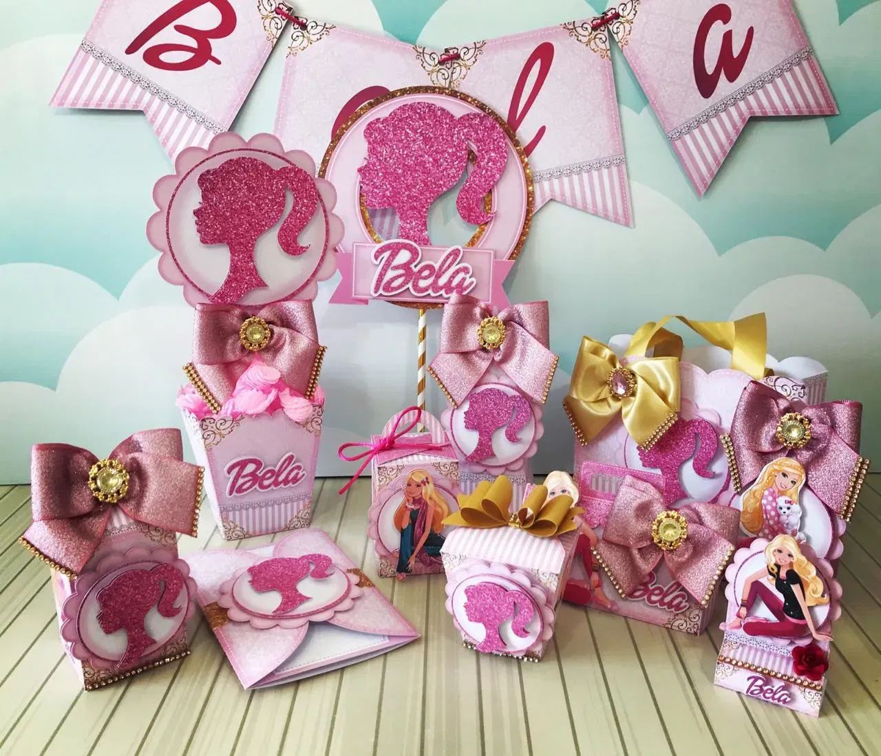 Arquivo para topo de bolo e personalizados Barbie nos formatos Studio, PNG e PDF, pronto para imprimir e recortar na Silhouette ou tesoura.