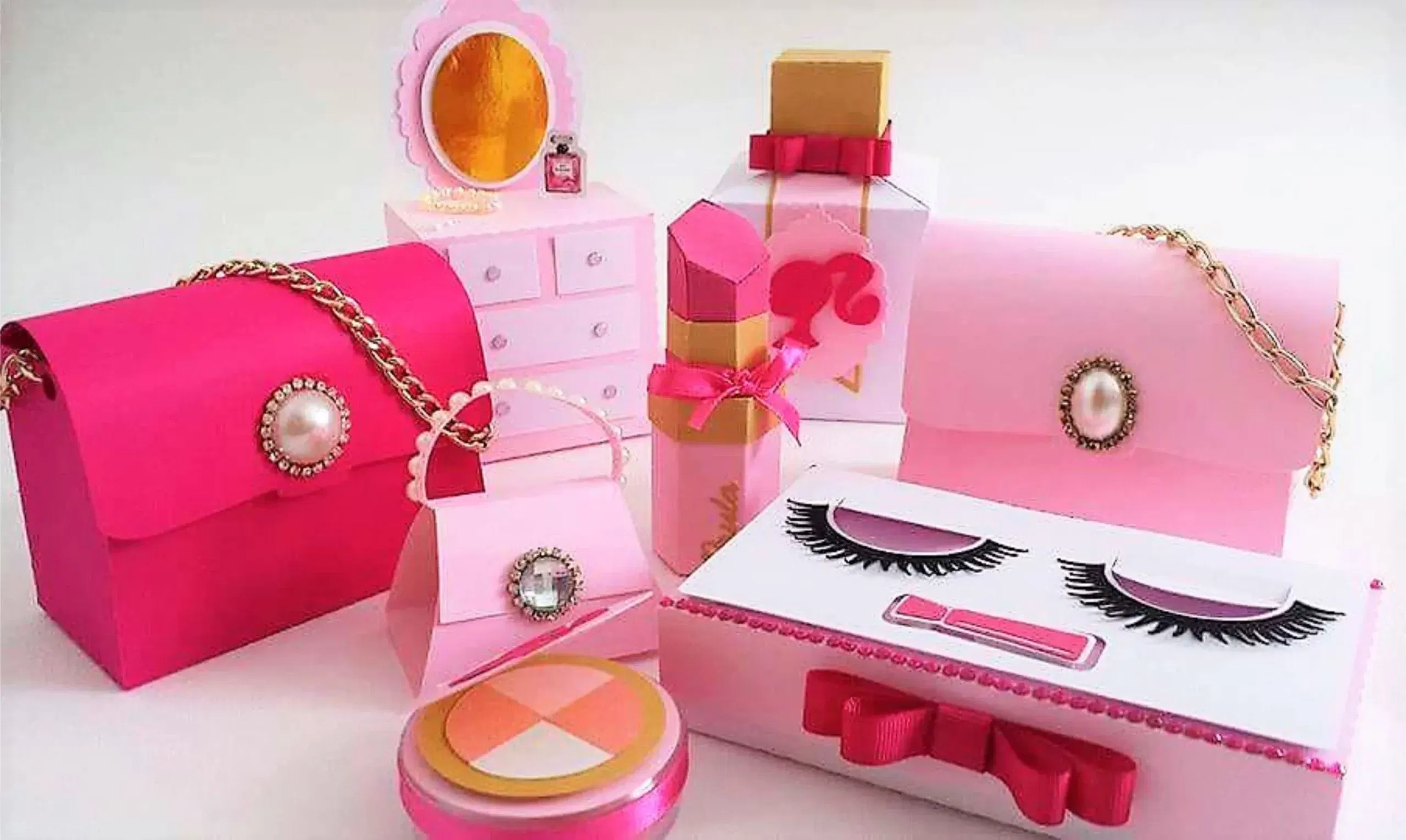 Arquivo de corte digital para mini bolsas da Barbie no formato Studio para máquinas Silhouette, ideal para lembrancinhas de festas e decoração de aniversário.