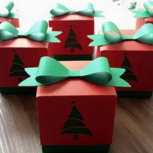 Arquivo digital tema Caixinha de Natal no formato Studio para embalagem de presente e lembrancinha natalina para imprimir e recortar na Silhouette.
