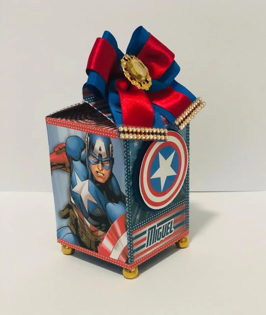 Arquivo do Capitão América para recortar nos formatos PDF e Studio ideal para decoração de mesas e festas de aniversário infantis.