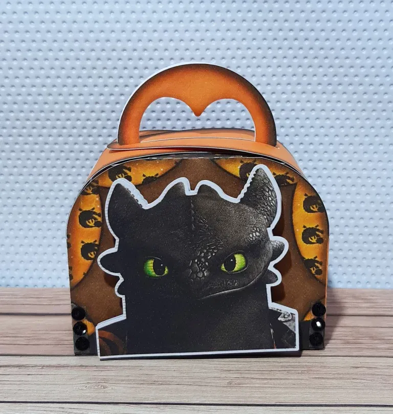 Molde de topo de bolo tema Como Treinar Seu Dragão para Silhouette Studio com impressão em alta resolução e decoração de festas infantis.