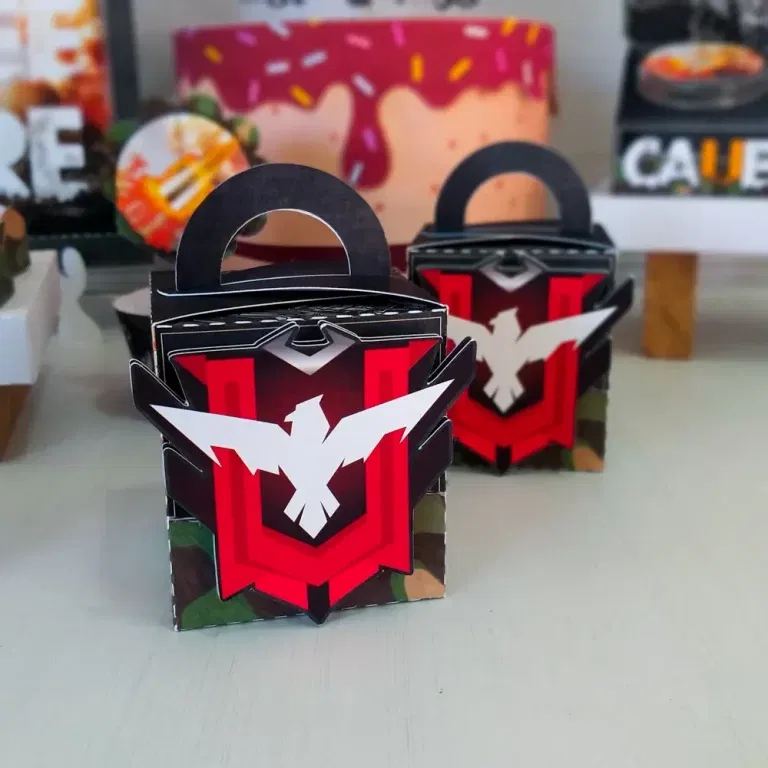 Arquivo digital tema Free Fire nos formatos Studio e PDF para máquinas de corte Silhouette ou tesoura, ideal para decoração de festas gamers.