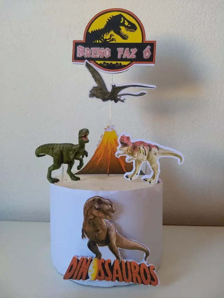 Molde de topo de bolo temático Jurassic Park nos formatos Studio e PDF para impressão em alta resolução e decoração de festas.