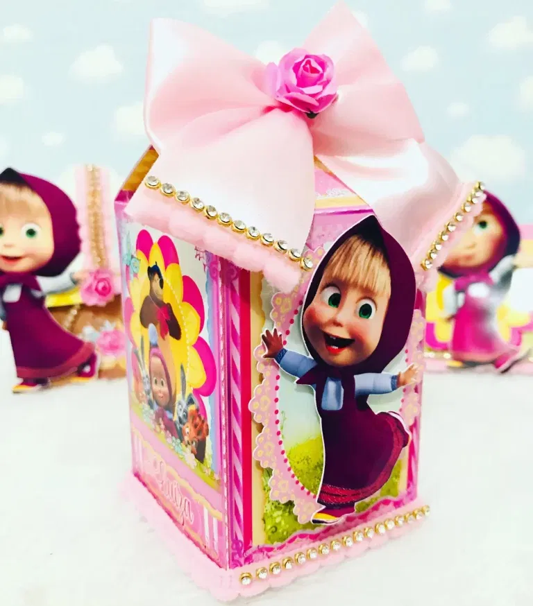 Moldes digitais de corte da Masha e o Urso nos formatos Studio e PDF para impressão de alta resolução e decoração de festas personalizadas.