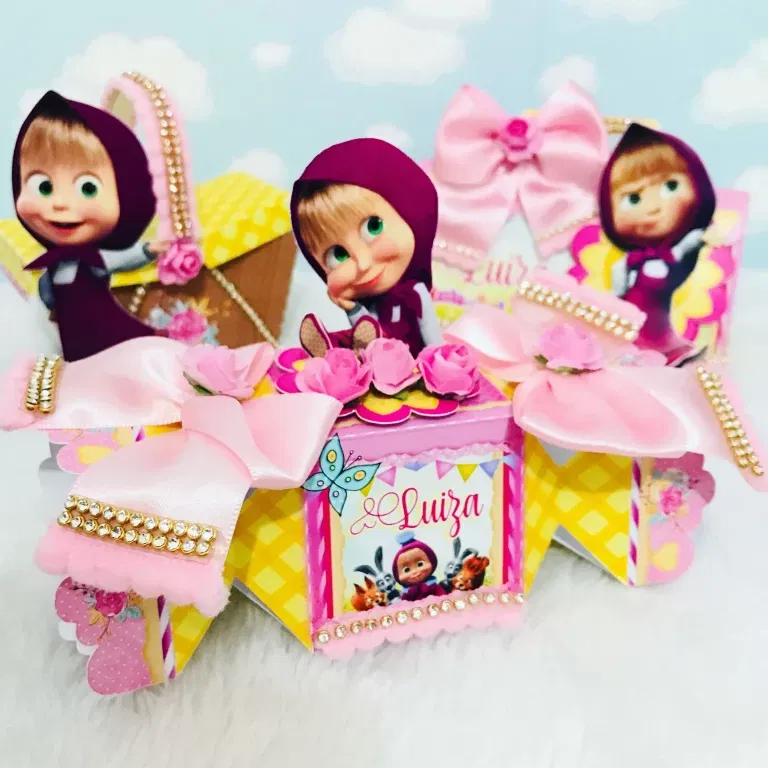 Molde de topo de bolo temático Masha e o Urso nos formatos Studio e PDF para impressão em alta resolução e decoração de festas infantis.