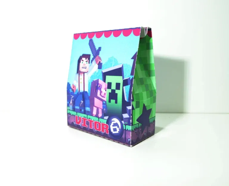 Moldes digitais de corte do Minecraft nos formatos Studio e PDF para impressão de alta resolução e decoração de festas personalizadas.