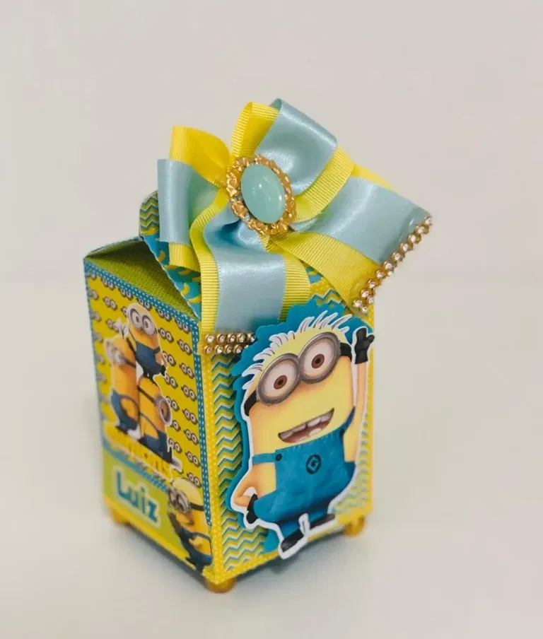 Arquivo de corte digital para topper de mesa e itens de decoração tema Minions nos formatos Studio e PDF para Silhouette.