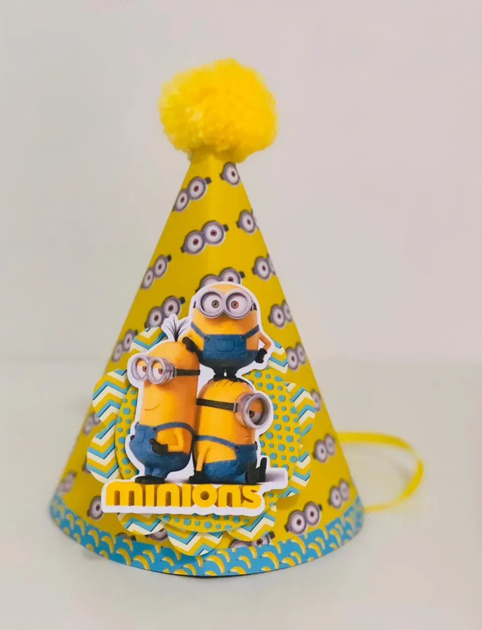 Arquivo digital tema Minions nos formatos Studio e PDF para máquinas de corte Silhouette ou tesoura, ideal para decoração de festas e personalizados de aniversário.