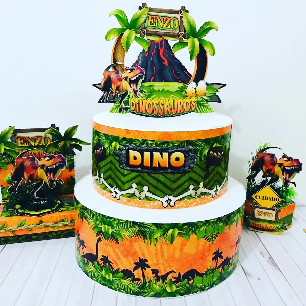 Arquivo de corte para caixa e decoração temática Velociraptor nos formatos Studio e PDF, ideal para festas de aniversário de luxo.