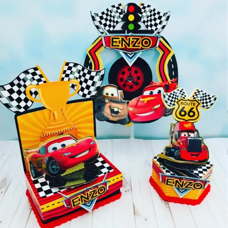 Molde de centro de mesa temático Carros Disney nos formatos Studio e PDF para impressão em alta resolução e decoração de festas infantis.