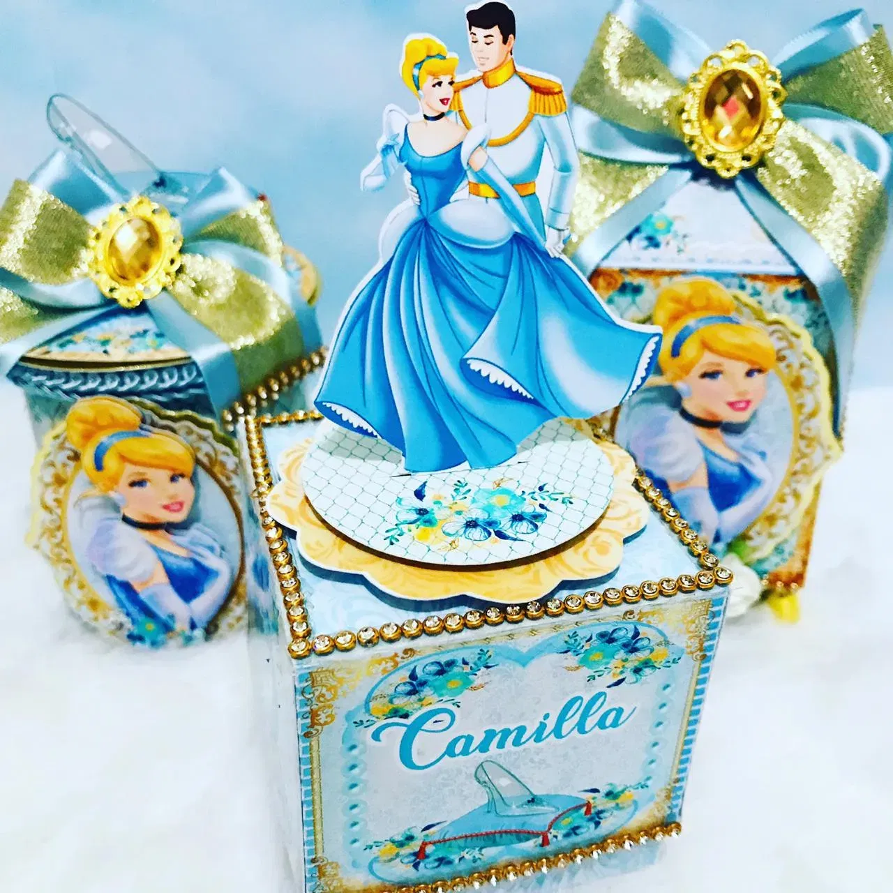 Moldes digitais de Cinderela para topo de bolo e topper nos formatos Studio e PDF para imprimir com alta qualidade e realizar um corte preciso.
