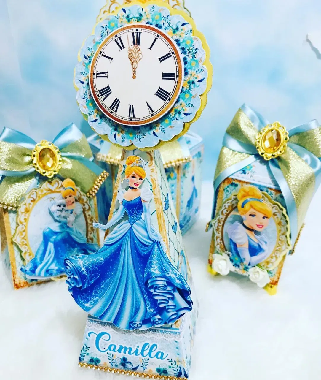 Arquivo de corte digital para topper de bolo e itens decorativos tema Cinderela nos formatos Studio e PDF para Silhouette e tesoura.