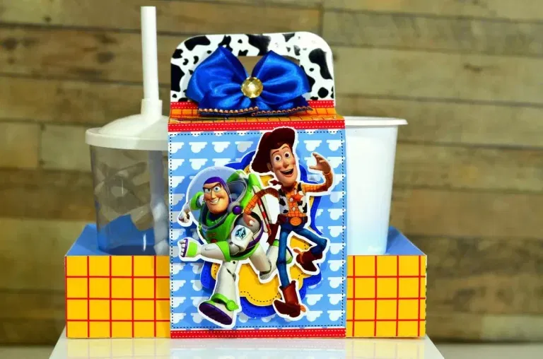 Arquivo de corte digital para topper de bolo e itens de decoração tema Toy Story nos formatos Studio e PDF para Silhouette e tesoura.