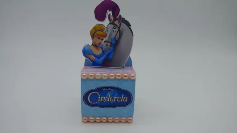 Arquivo de corte digital para topper de bolo e itens de decoração tema Cinderela nos formatos Studio, PDF e PNG para Silhouette e tesoura.