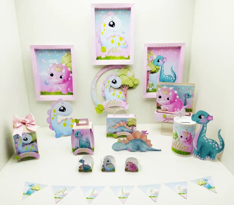 Moldes digitais de decoração tema Dinossauro Rosa nos formatos Studio, PNG e PDF para impressão de alta resolução e personalizados de festas de menina.