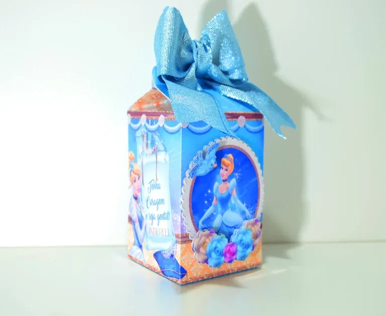 Arquivo de Cinderela Luxo para recortar nos formatos PDF, PNG e Studio ideal para decoração de mesas e festas de aniversário sofisticadas.