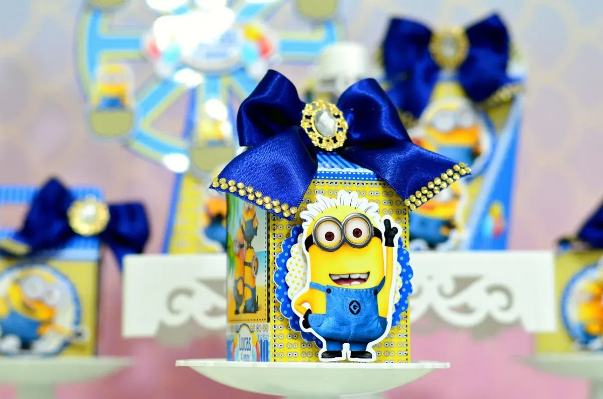 Arquivo dos Minions para recorte econômico nos formatos PDF e Studio, ideal para decoração de mesas e festas de aniversário baratas.