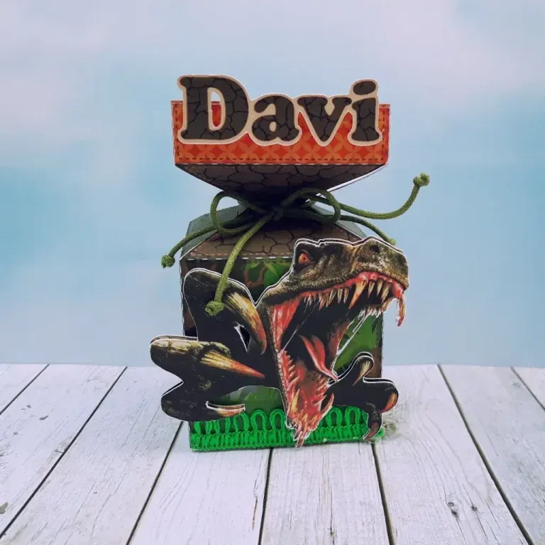 Arquivo de corte para caixa e decoração tema Dinossauro Rex nos formatos Studio e PDF, ideal para festas de aniversário temáticas.