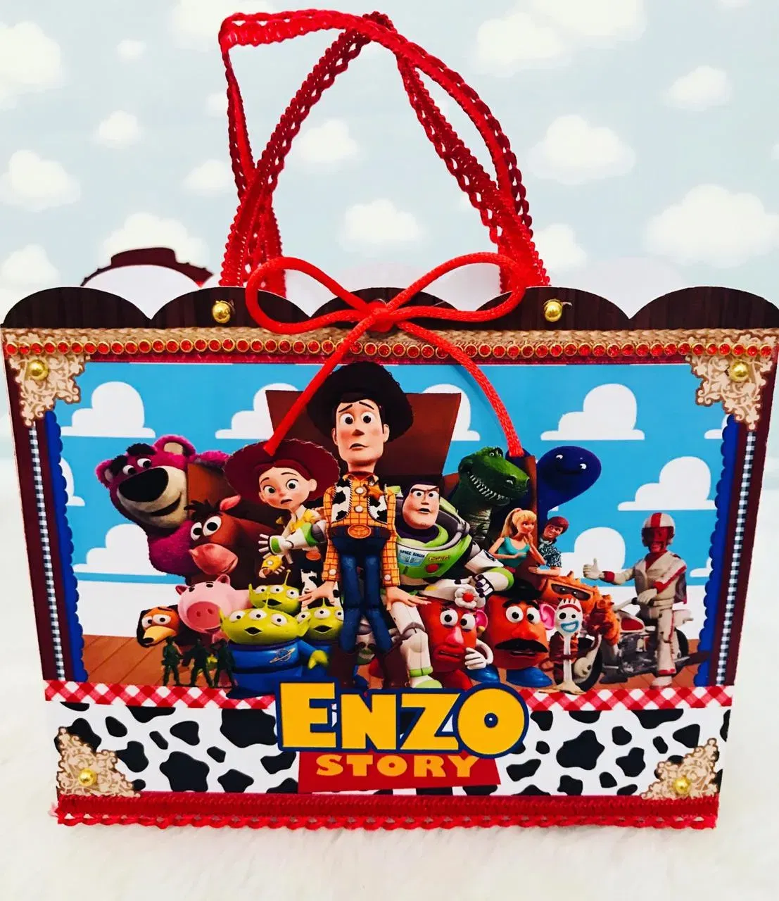 Arquivo de Toy Story Luxo para recortar nos formatos PDF e Studio ideal para decoração de mesas e festas de aniversário personalizadas.