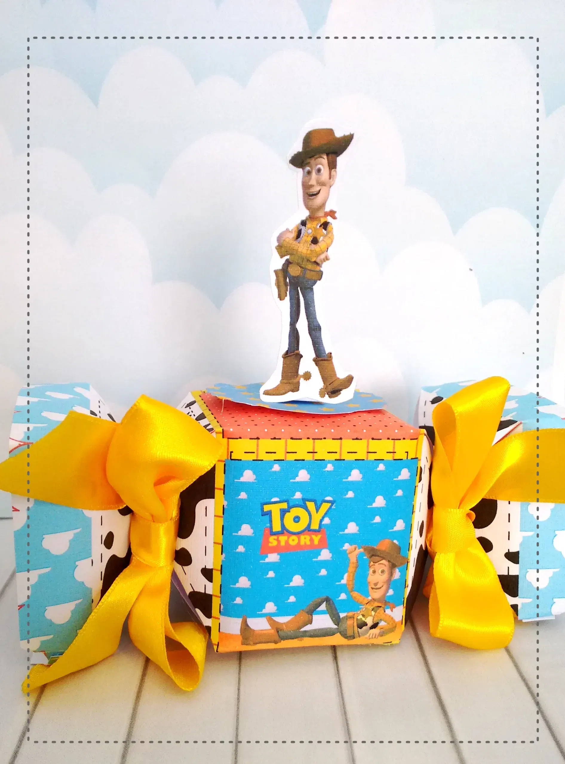 Arquivo de Toy Story no formato Studio ideal para recortar decoração de mesas e festas de aniversário infantis.