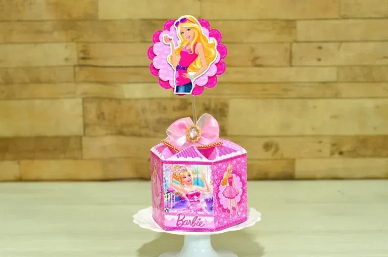 Arquivo para topo de bolo e itens de decoração Barbie Princesa nos formatos Studio e PDF, pronto para imprimir e recortar na Silhouette.