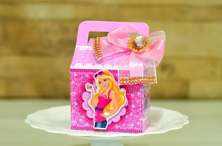 Arquivo de corte tema Barbie Princesa nos formatos Studio e PDF para máquinas Silhouette ou tesoura, ideal para decoração de festas reais e luxuosas.