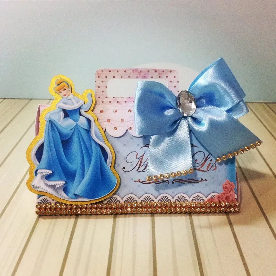 Arquivo de Cinderela Rosa e Azul para recortar no formato PDF e Studio ideal para decoração de mesas e festas de aniversário ou mesversário.