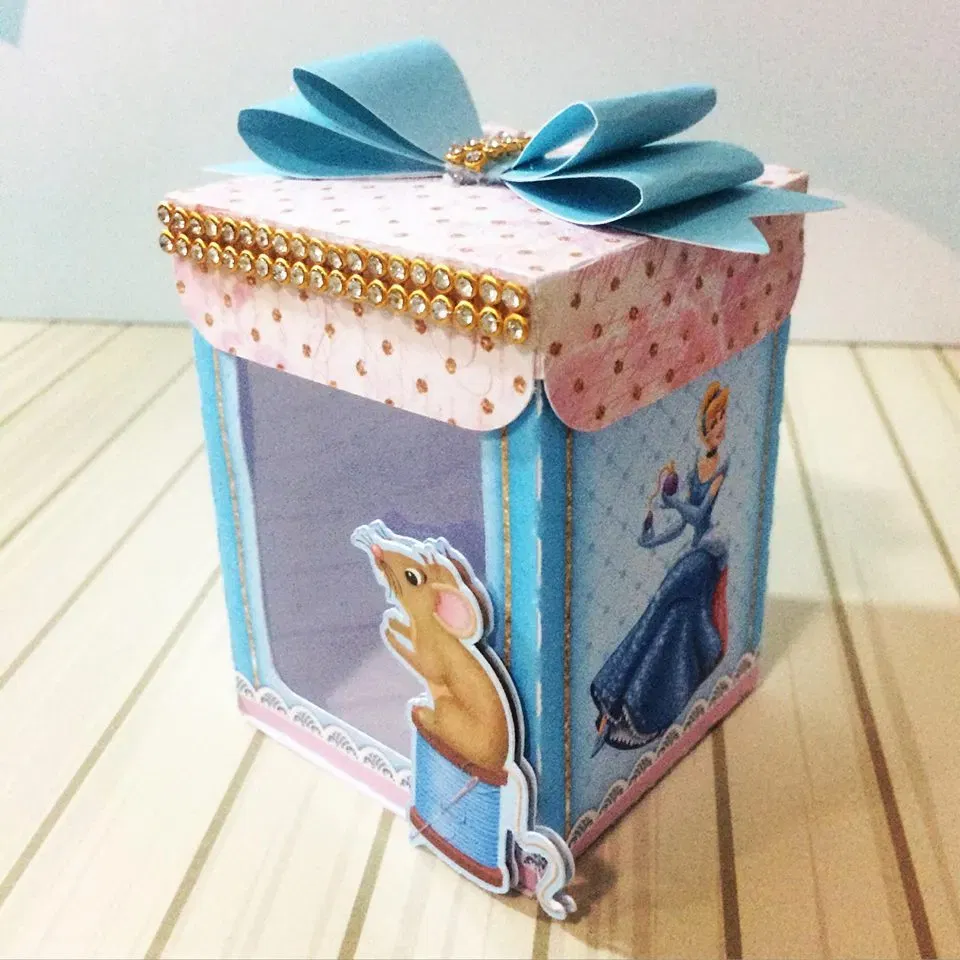 Moldes digitais de Cinderela Rosa e Azul para topo de bolo e topper nos formatos Studio e PDF para impressão de alta qualidade e corte preciso.