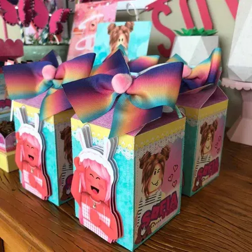 Arquivo de corte digital para topper de bolo e itens decorativos tema Roblox Rosa no formato Studio para Silhouette e personalizados.