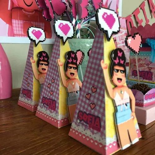 Arquivo digital tema Roblox para meninas no formato Studio para topo de bolo e itens de decoração para imprimir e recortar na Silhouette.