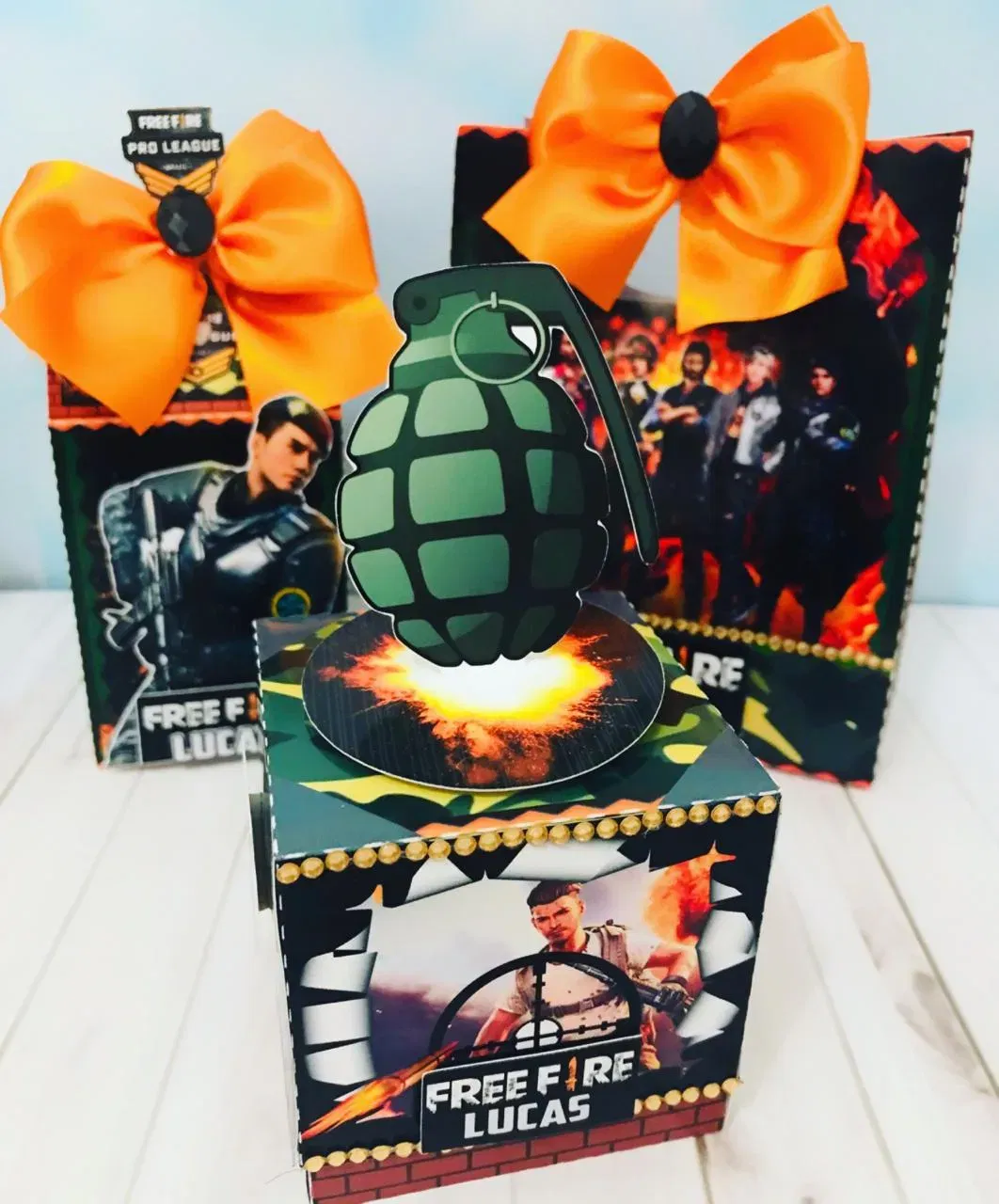 Moldes digitais de Free Fire para festa nos formatos Studio e PDF para impressão de alta qualidade e corte preciso na Silhouette.