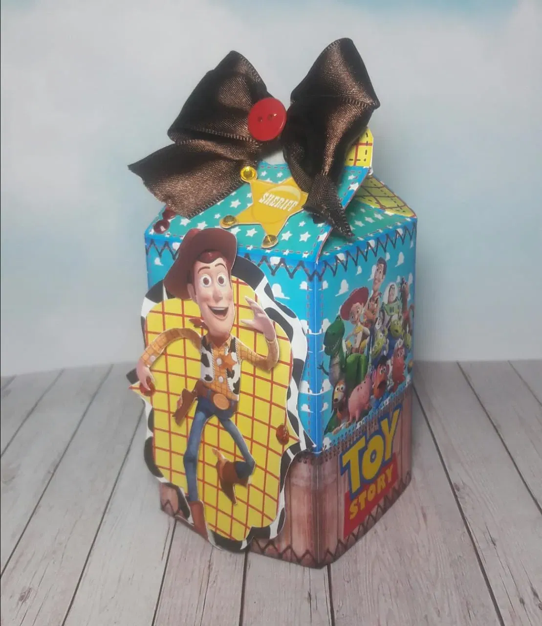 Arquivo de Toy Story no formato Studio ideal para recortar decoração de mesas e festas de aniversário infantis.