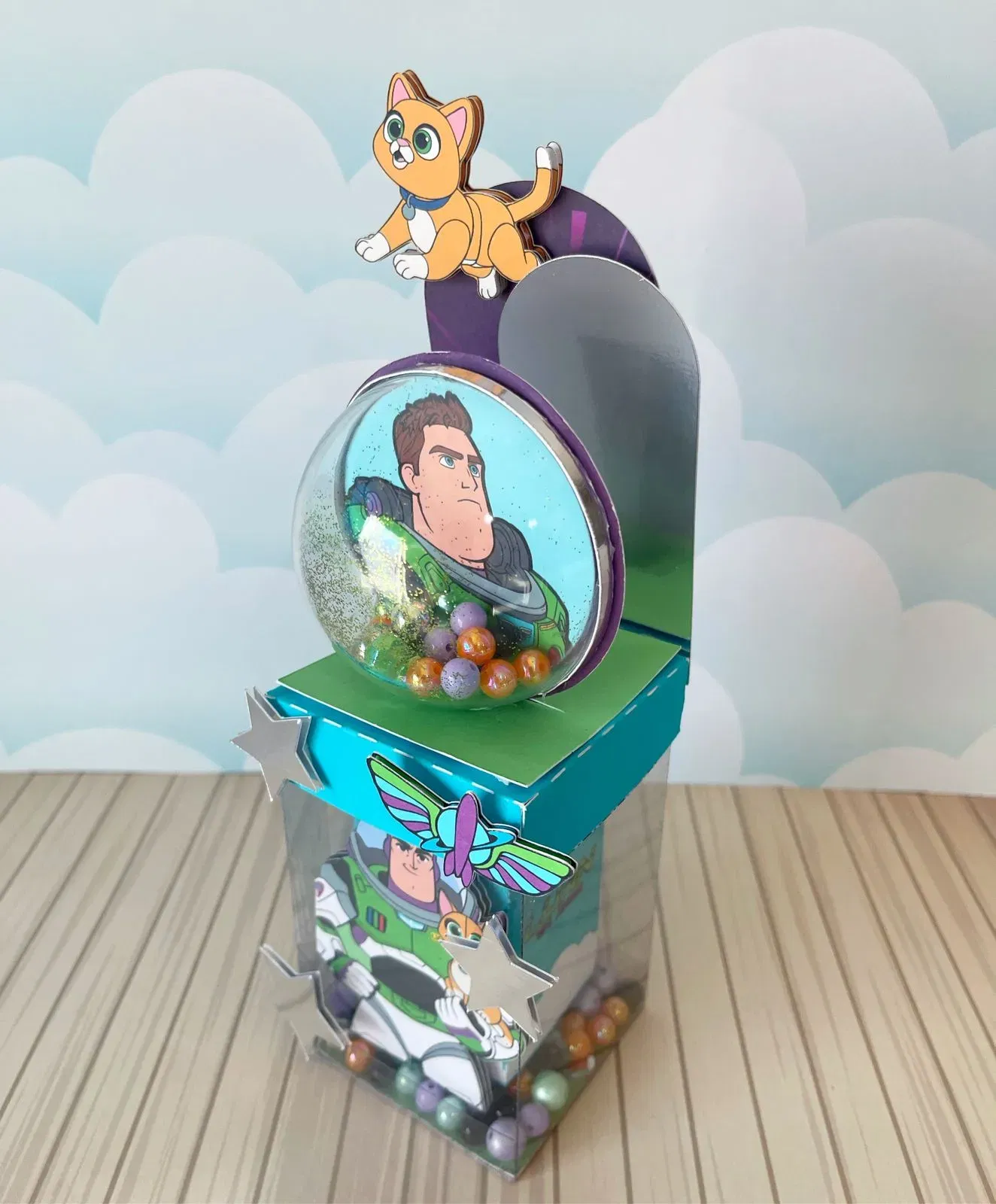 Arquivo de Buzz Lightyear para recortar nos formatos PDF, PNG e Studio ideal para decoração de mesas e festas infantis.