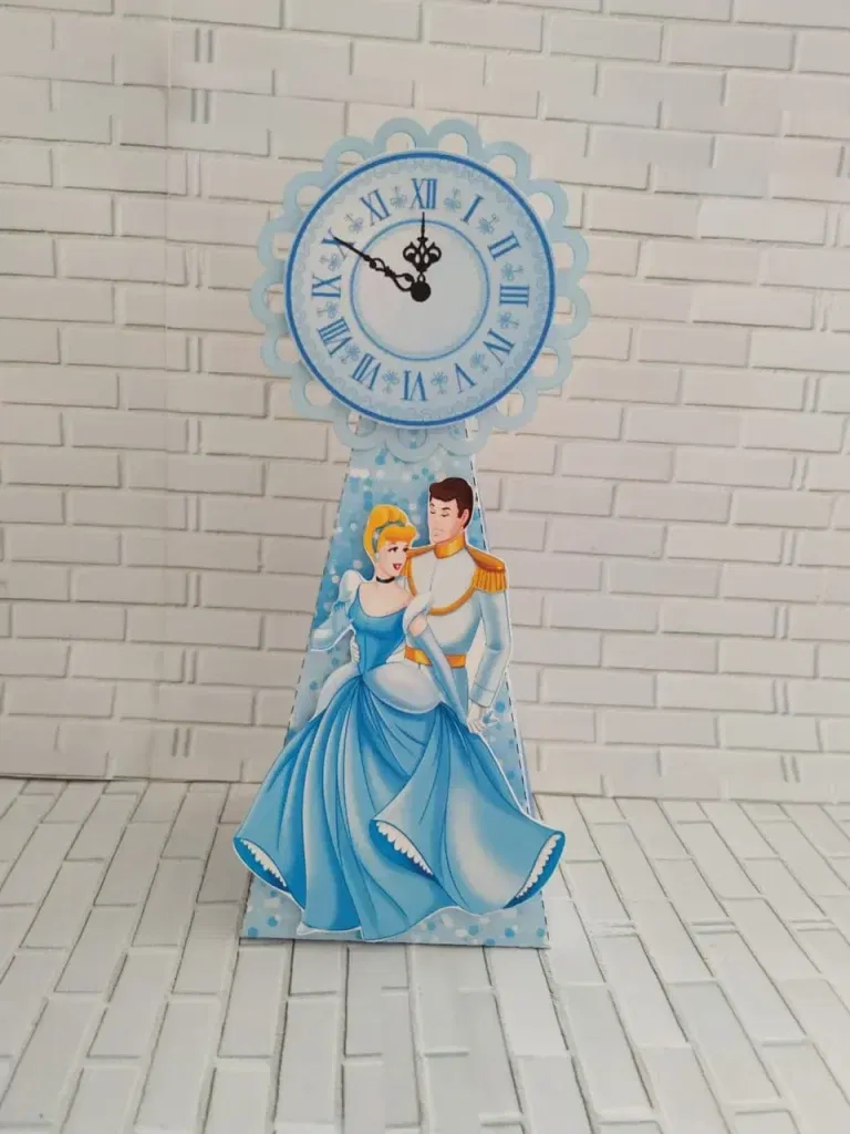 Arquivo de 15 anos Cinderela para recortar nos formatos PDF, PNG e Studio ideal para decoração de mesas e festas de debutante.