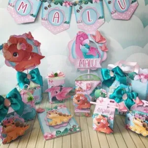 Arquivo para topo de bolo e itens de decoração tema dinossauro rosa nos formatos Studio, PNG e PDF, pronto para imprimir e recortar na Silhouette.