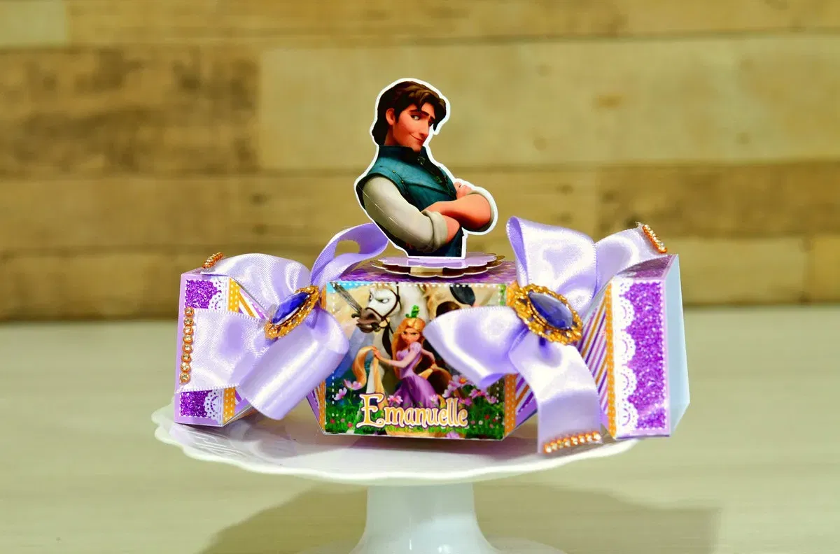 Arquivo de corte para caixa e decoração de festa aniversário Enrolados nos formatos Studio e PDF, ideal para lembrancinhas de princesas.