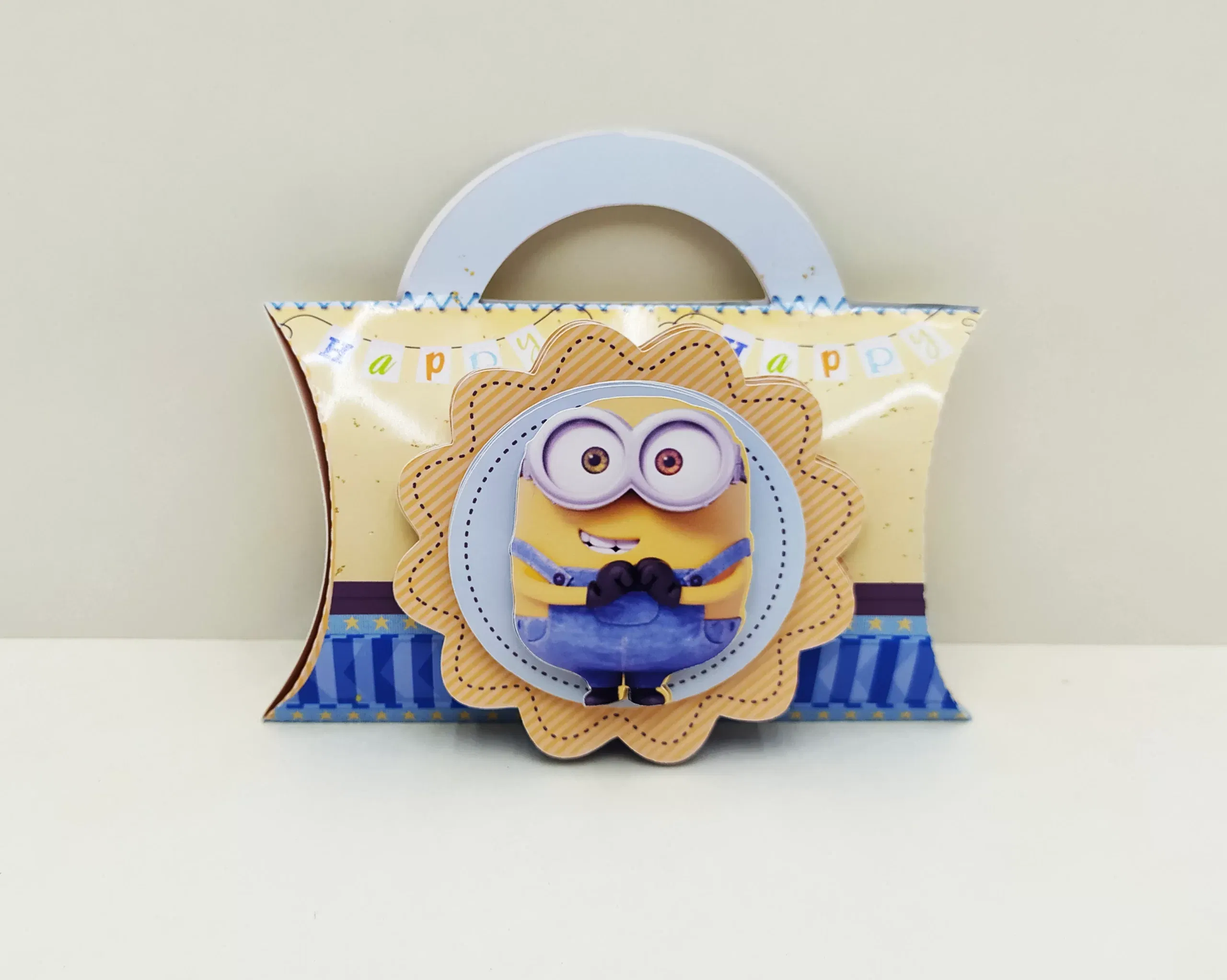 Arquivo dos Minions para recortar nos formatos PDF, PNG e Studio ideal para decoração de mesas e festas de aniversário.