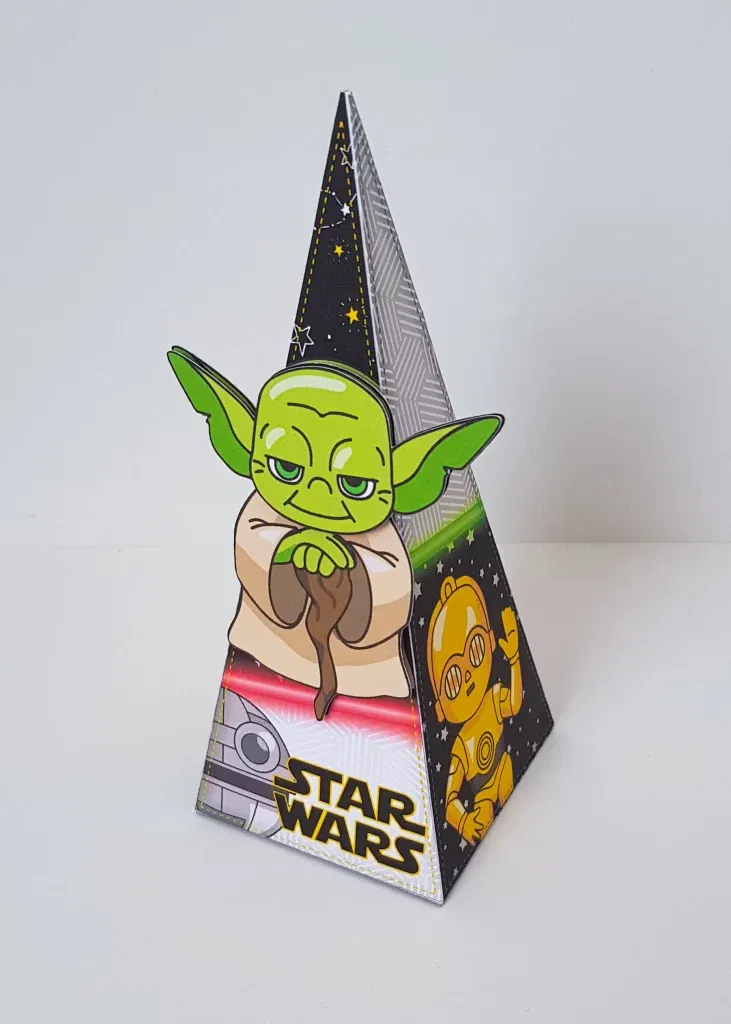 Arquivo de corte para caixa e decoração Star Wars nos formatos Studio, PNG e PDF, ideal para lembrancinhas de festas personalizadas.