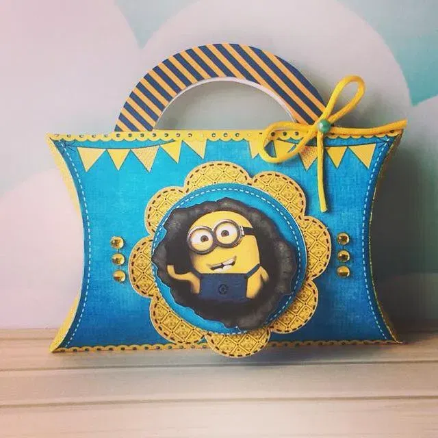 Arquivo de corte digital para topper de bolo e itens de decoração tema Minions nos formatos Studio, PNG e PDF para Silhouette.