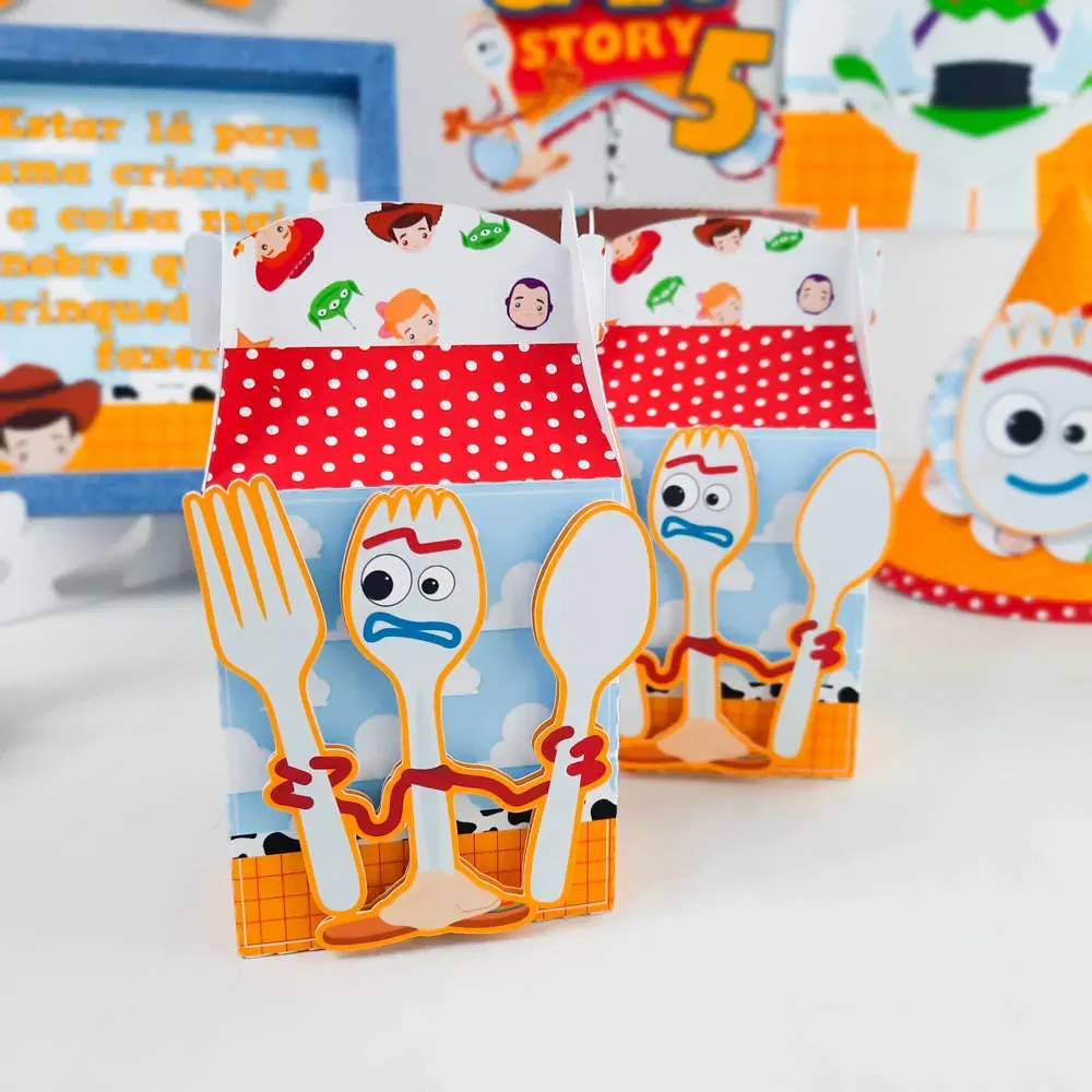 Arquivo de Toy Story para recortar nos formatos PDF e Studio ideal para decoração de mesas e festas de aniversário infantis.