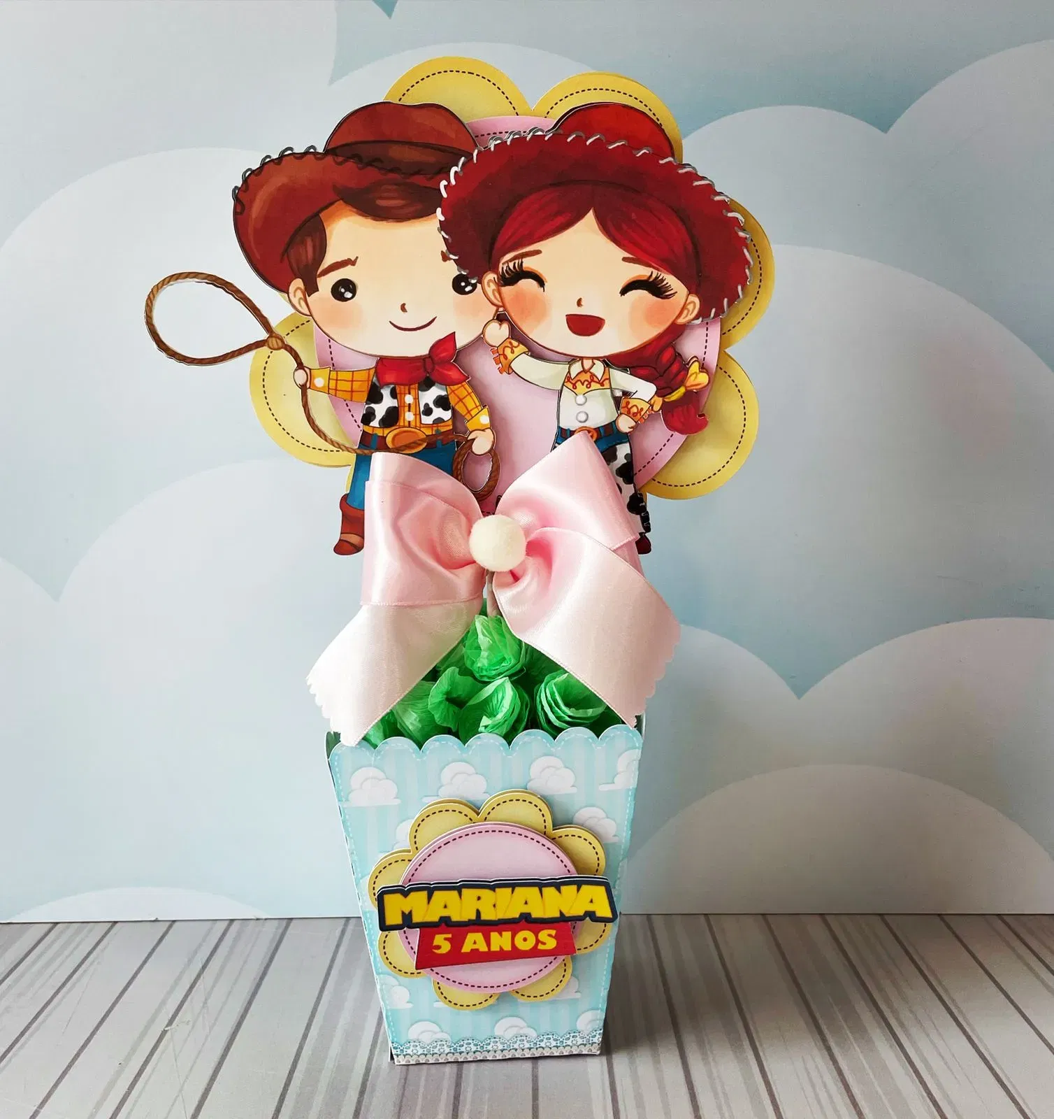 Conjunto de arquivos digitais tema Toy Story Menina para mesversário para imprimir e recortar nos formatos Studio, PNG e PDF.