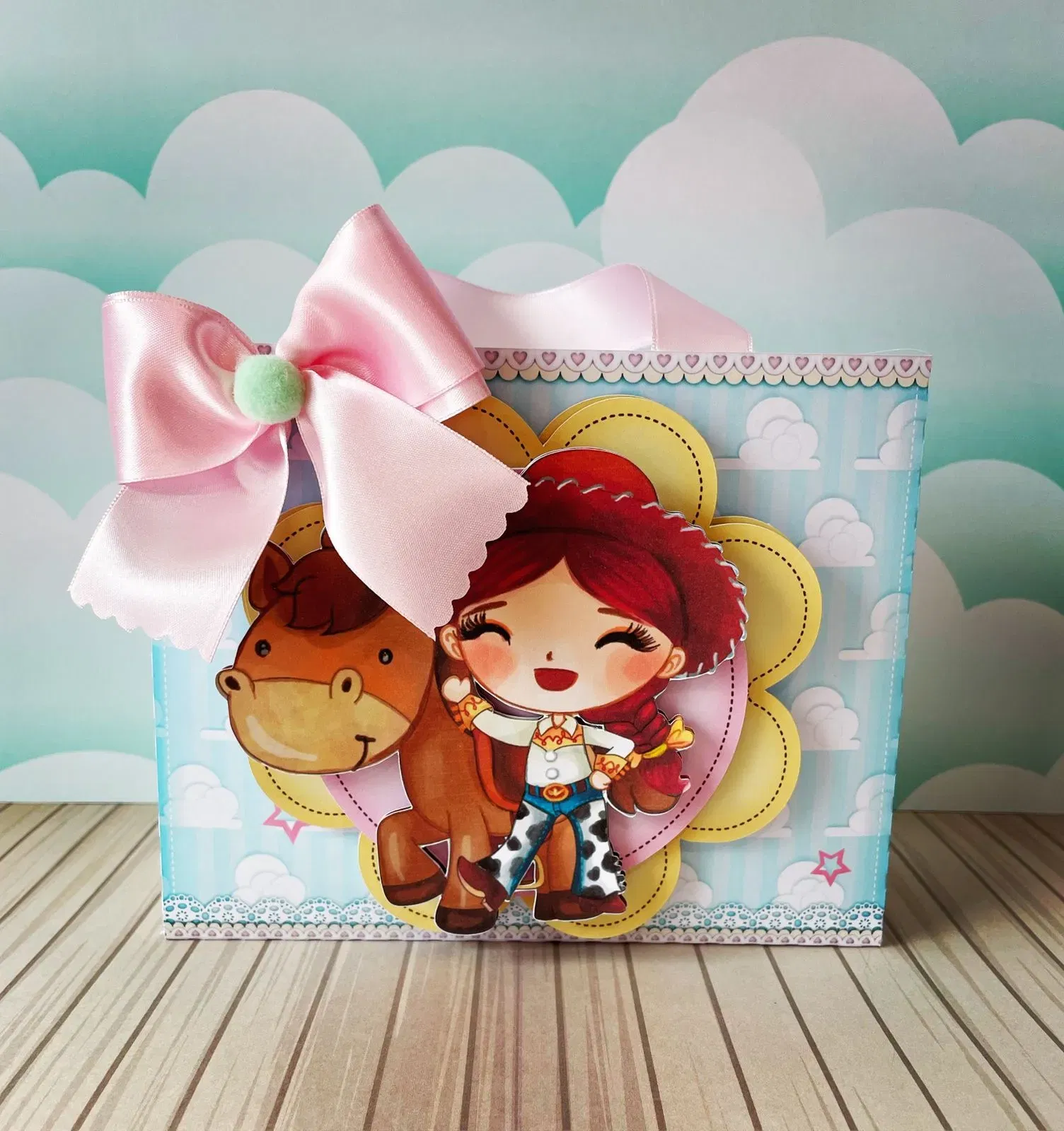 Moldes digitais de Toy Story Menina para mesversário nos formatos Studio, PNG e PDF para impressão de alta qualidade e corte preciso.