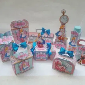 Arquivo de corte digital para festa infantil no tema Alice no País das Maravilhas no formato Studio para máquinas Silhouette, ideal para decoração de festas e personalizados de luxo.