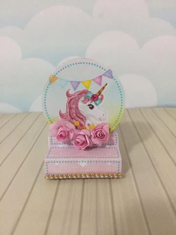 Molde de topo de bolo temático aniversário unicórnio simples nos formatos Studio e PDF para decoração de festas e impressão em alta resolução.