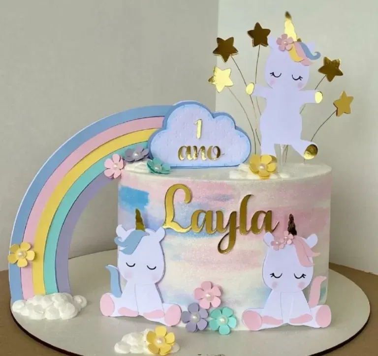 Arquivo de corte digital para topo de bolo tema Unicórnio no formato Studio para máquinas Silhouette, com elementos em camadas e alta resolução para papelaria personalizada.