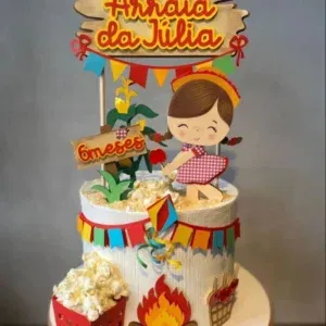 Arquivo de corte digital para topo de bolo tema Arraiá Menina no formato Studio para máquinas Silhouette, com elementos juninos, flores e boneca caipira em alta resolução.