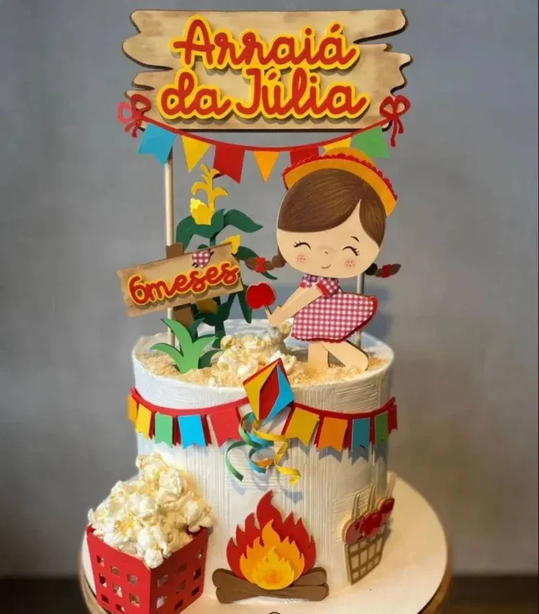 Arquivo de corte digital para topo de bolo tema Arraiá Menina no formato Studio para máquinas Silhouette, com elementos juninos, flores e boneca caipira em alta resolução.