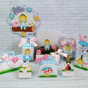 Arquivo de corte digital tema Alice no País das Maravilhas nos formatos Studio e PDF para máquinas Silhouette ou tesoura, ideal para personalizados de luxo e papelaria criativa.