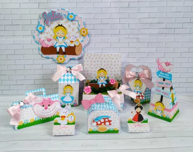 Arquivo de corte digital tema Alice no País das Maravilhas nos formatos Studio e PDF para máquinas Silhouette ou tesoura, ideal para personalizados de luxo e papelaria criativa.